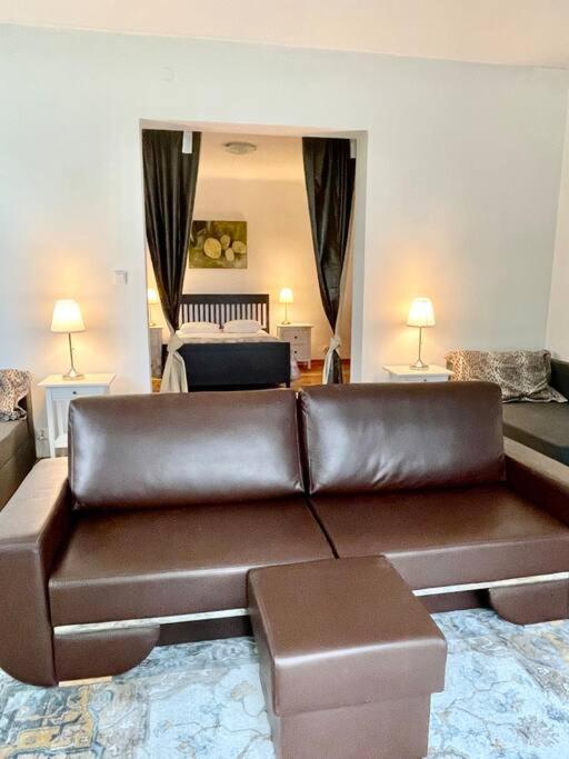 Beautiful Villa With Garden In Milanowek Buitenkant foto